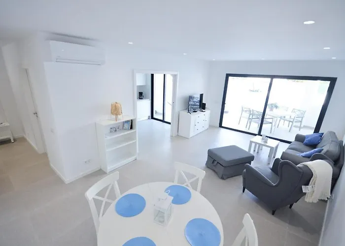 Blue Horizons, Διαμέρισμα