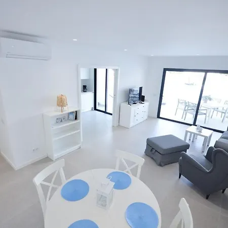 Blue Horizons, Apartment
